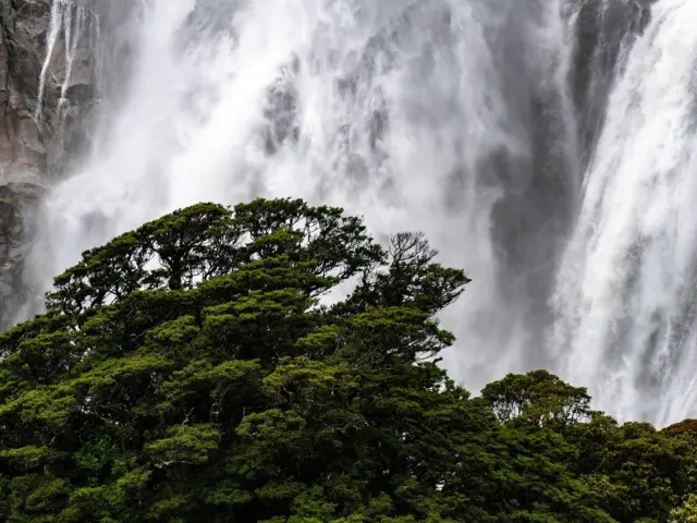 Mosi-oa-Tunya National Park Guide